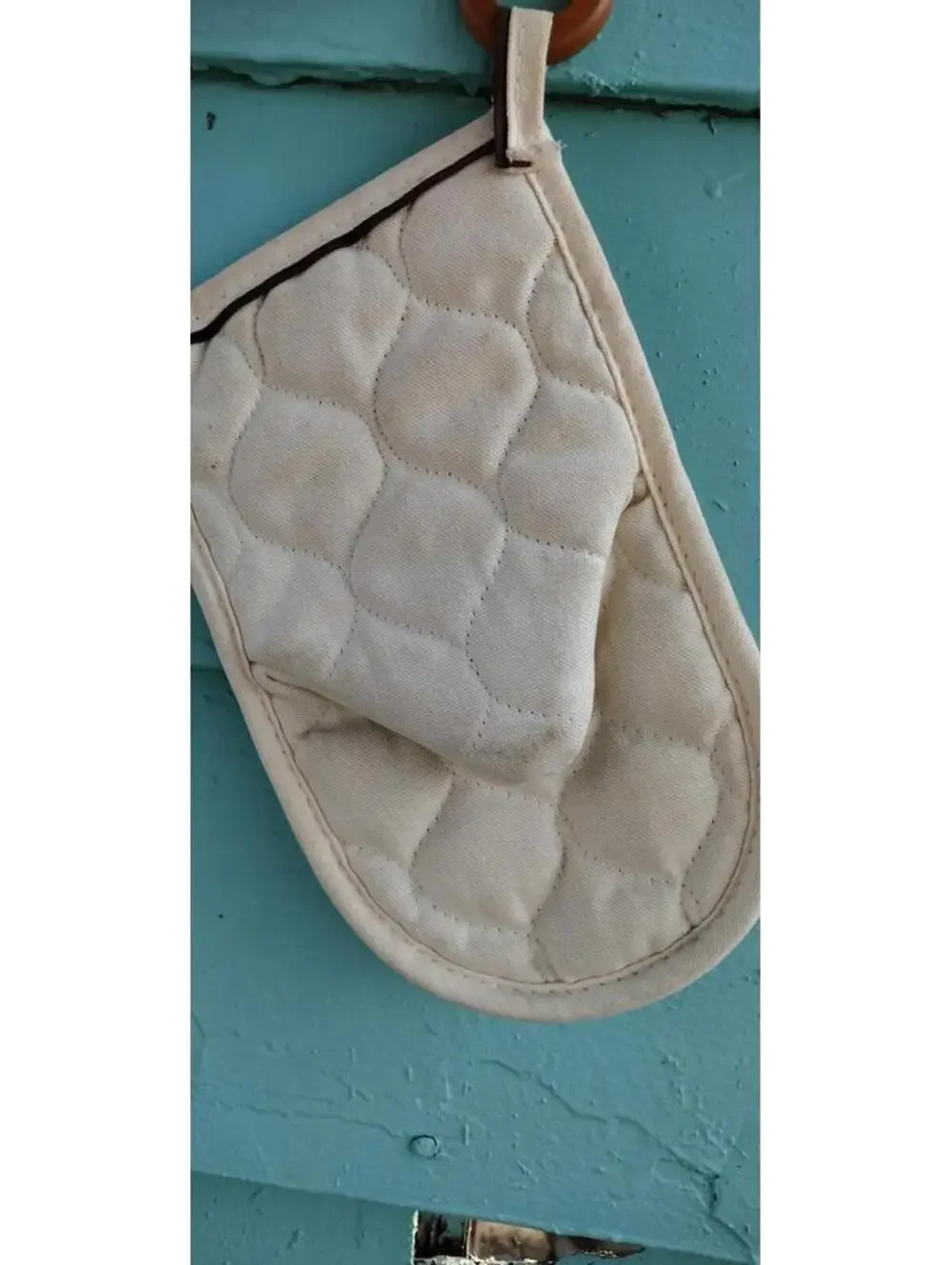Vintage 1980s Oven Mitten Mushrooms Embroidered Brown & Cream Cotton Ring Wood